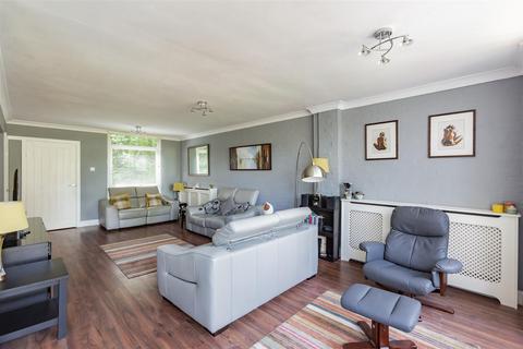 106 Knights Croft, New Ash Green, Longfield, DA3 8HY