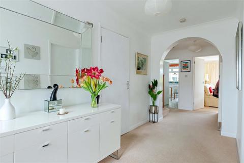 2 North Avenue, Goring By Sea, Worthing, BN12 4DA