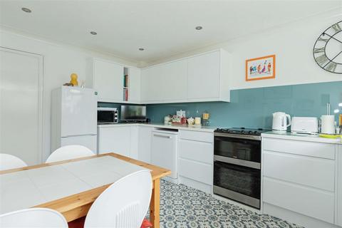 2 North Avenue, Goring By Sea, Worthing, BN12 4DA