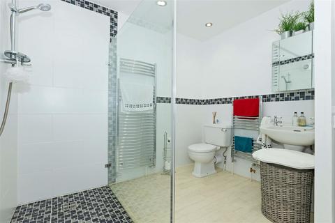2 North Avenue, Goring By Sea, Worthing, BN12 4DA