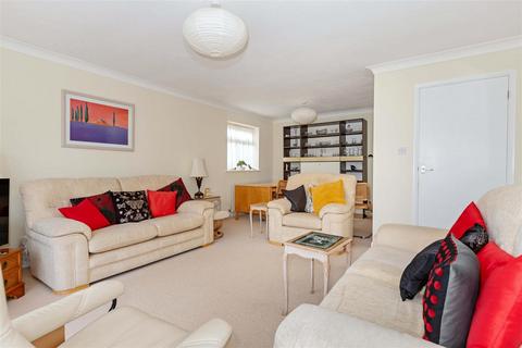 2 North Avenue, Goring By Sea, Worthing, BN12 4DA