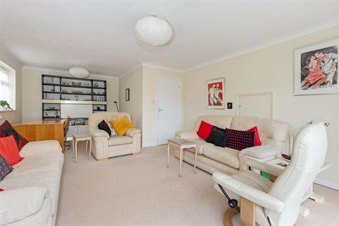 2 North Avenue, Goring By Sea, Worthing, BN12 4DA