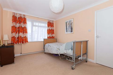 2 North Avenue, Goring By Sea, Worthing, BN12 4DA