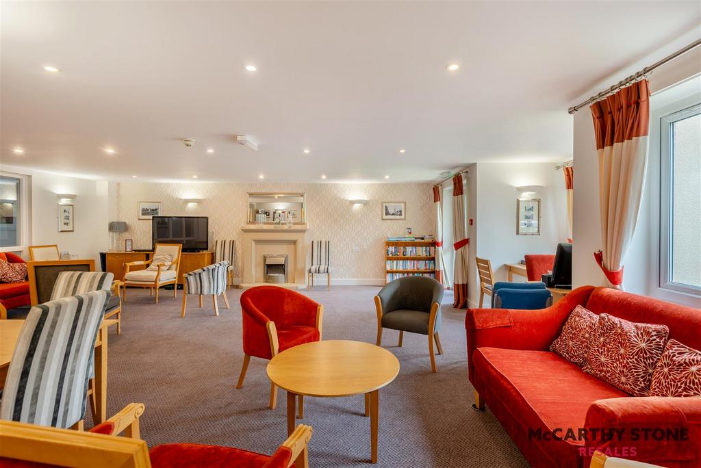 8599174-interior14.JPG