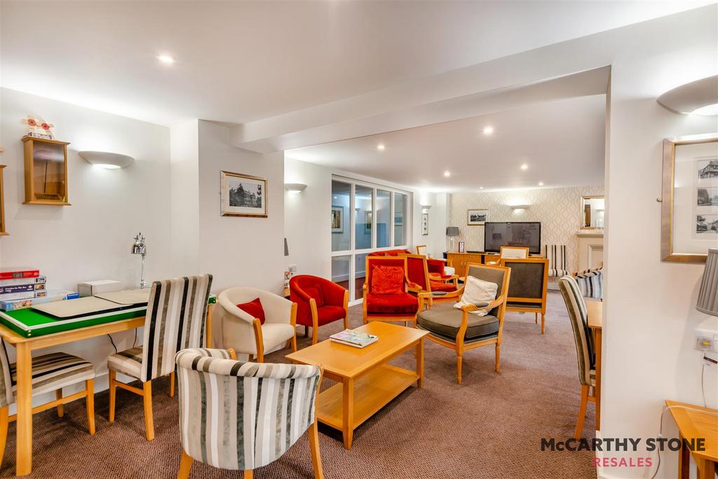 8599174-interior12.JPG