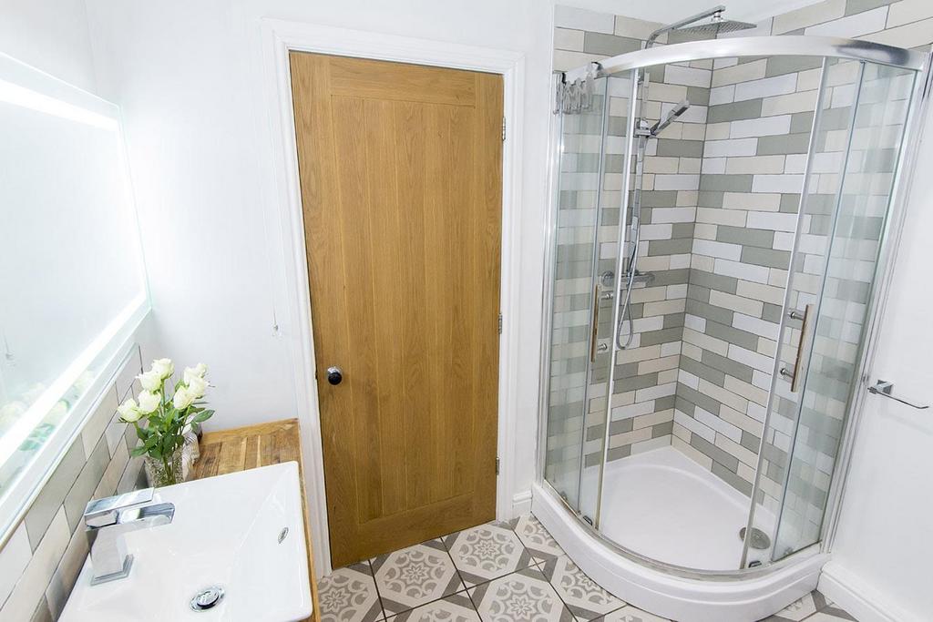 Family Bathroom( Photo Two)