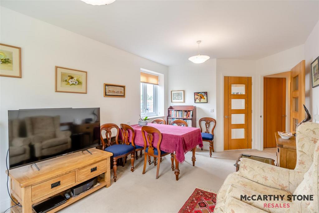 8598410-interior14.JPG