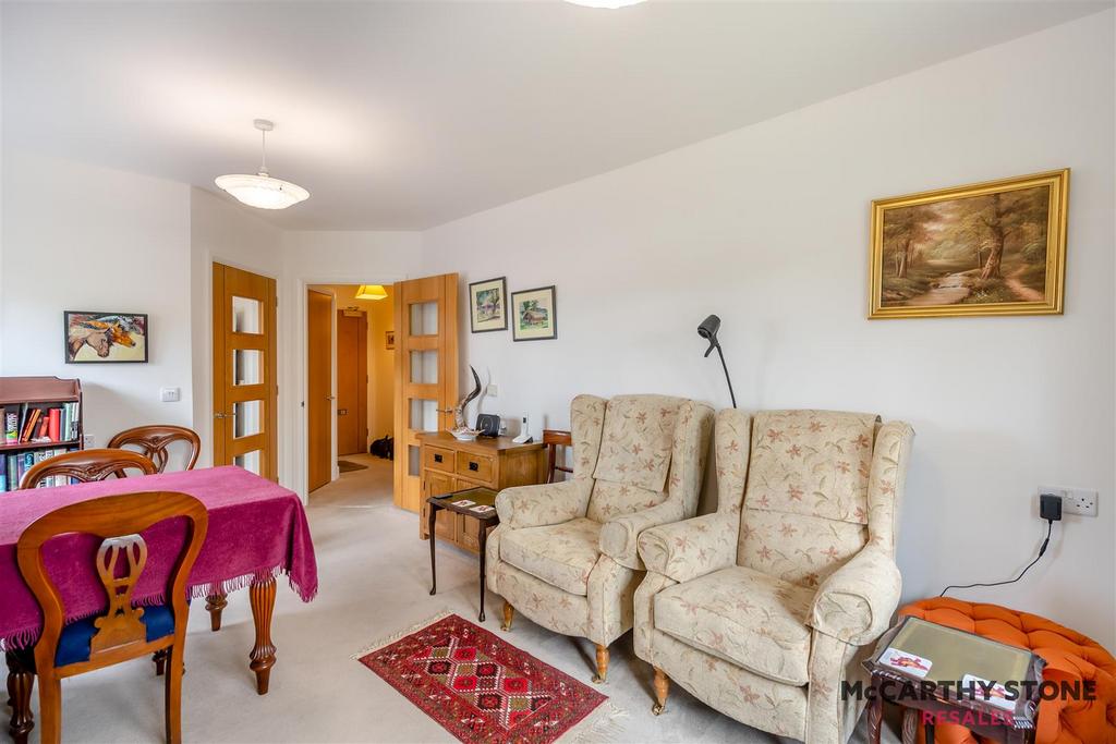 8598410-interior13.JPG