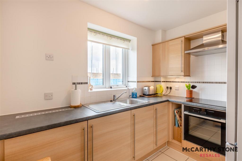 8598410-interior09.JPG