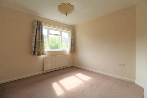 3 bedroom bungalow to rent, Sutton Passeys Crescent, Wollaton, NG8 1BU