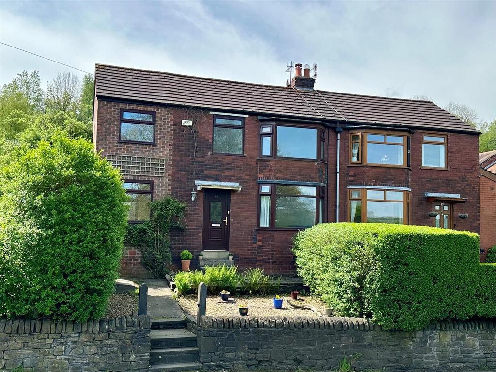 New Mills Road, High Peak SK22 4 bed semidetached house for sale £