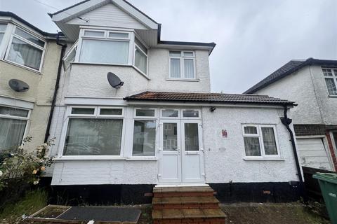 4 bedroom semi-detached house to rent, Sudbury Heights Avenue, Greenford