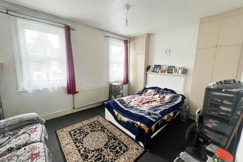2 bedroom flat to rent, Peel Road, Wembley
