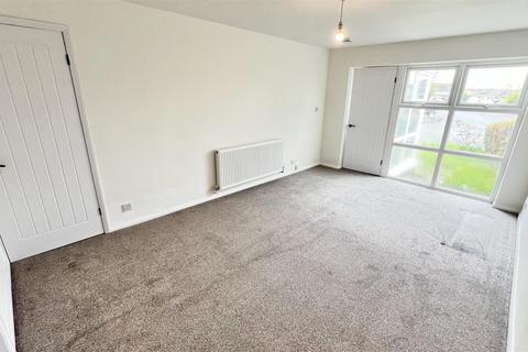 3 bedroom detached house for sale, Parklands Walk, Shelley, Huddersfield, HD8 8JW