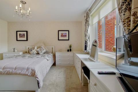 2 bedroom apartment for sale, Eadhelm Court, Penlee Close, Edenbridge