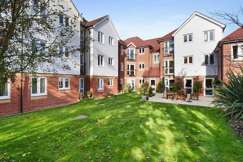 2 bedroom apartment for sale, Eadhelm Court, Penlee Close, Edenbridge