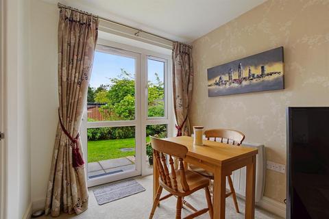 2 bedroom apartment for sale, Eadhelm Court, Penlee Close, Edenbridge