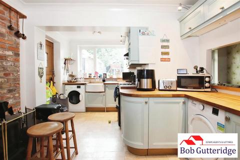 7 Cedar Avenue, Blythe Bridge, Stoke-on-trent, ST11 9NG