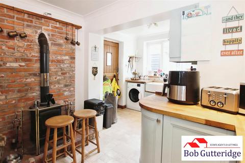 7 Cedar Avenue, Blythe Bridge, Stoke-on-trent, ST11 9NG