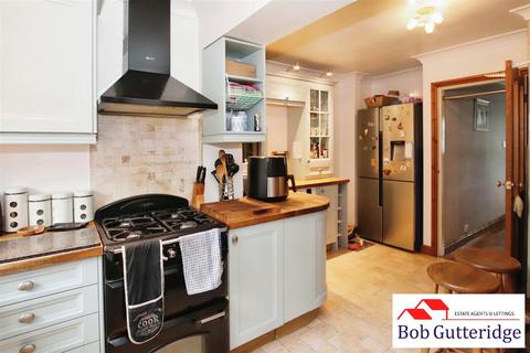 7 Cedar Avenue, Blythe Bridge, Stoke-on-trent, ST11 9NG
