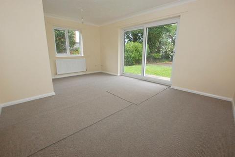 2 bedroom flat to rent, Park Road, Cromer