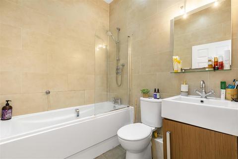 2 bedroom house to rent, Ennerdale Road, Richmond, TW9