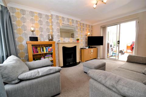 3 bedroom semi-detached house for sale, Pendle Court, Queensbury, Bradford