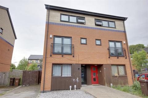 4 bedroom end of terrace house for sale, Abbey Way, Hull
