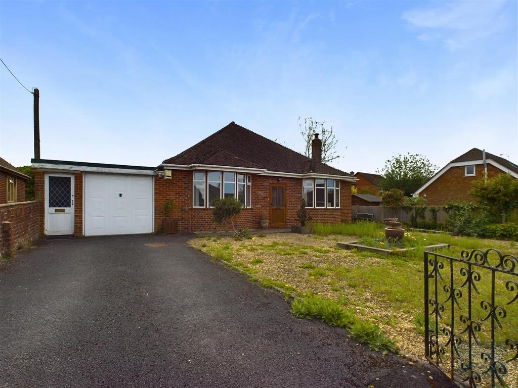 Woodrow Road, Melksham SN12 2 bed detached bungalow for sale £410,000