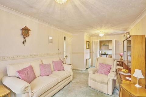 1 bedroom flat for sale, Parkland Grove, Ashford TW15