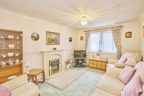 1 bedroom flat for sale, Parkland Grove, Ashford TW15