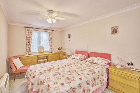 1 bedroom flat for sale, Parkland Grove, Ashford TW15