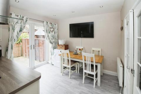 10 Robin Close, Bradford, BD2 2EZ