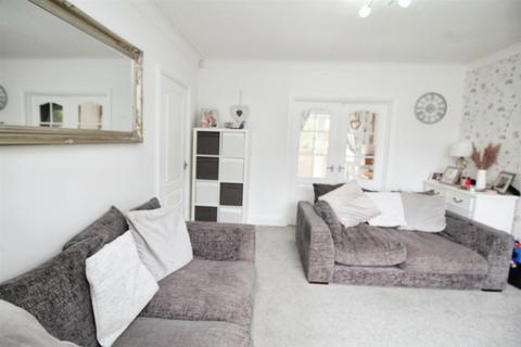 10 Robin Close, Bradford, BD2 2EZ