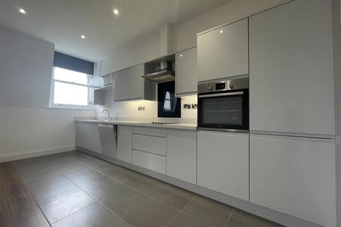 2 bedroom apartment to rent, Top Floor Apartment, Brooklands Development, Esplanade Gardens, Scarborough