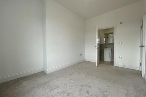 2 bedroom apartment to rent, Top Floor Apartment, Brooklands Development, Esplanade Gardens, Scarborough