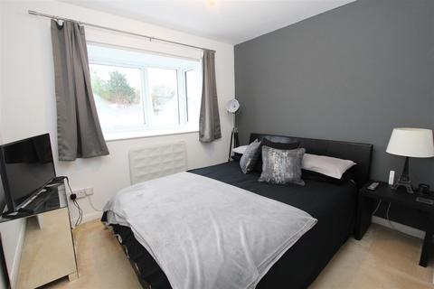 1 bedroom apartment for sale, Valley Green, Hemel Hempstead, Hertfordshire, HP2 7RQ