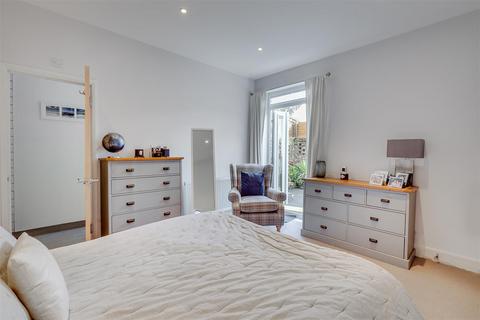 2 bedroom flat to rent, Valetta Road, London