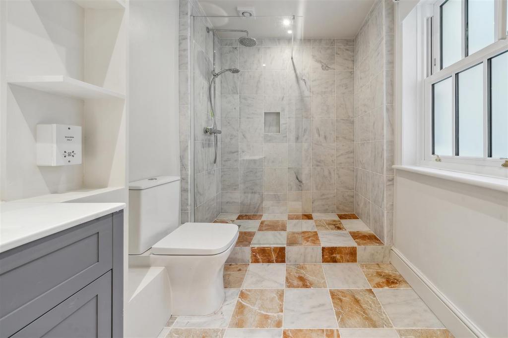 Westcroft Square, W6 - TO LET
