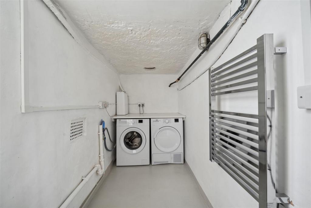 Westcroft Square, W6 - TO LET