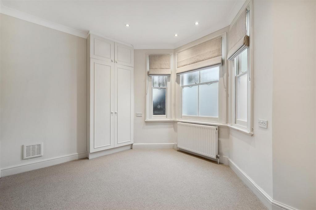 Westcroft Square, W6 - TO LET