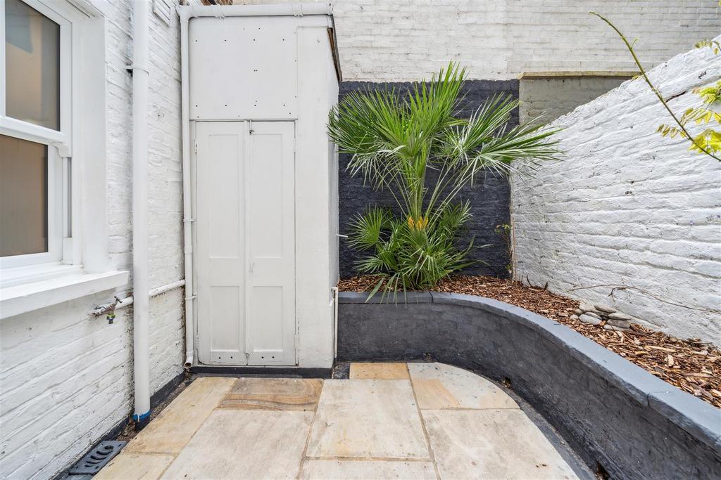 Westcroft Square, W6 - TO LET