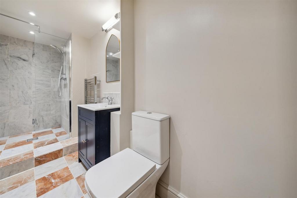 Westcroft Square, W6 - TO LET