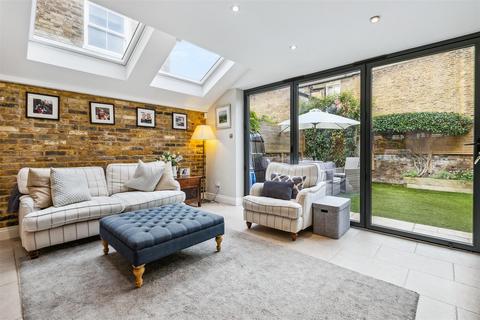 16 Heathfield Gardens, London, W4 4JY
