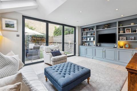 16 Heathfield Gardens, London, W4 4JY