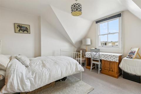 16 Heathfield Gardens, London, W4 4JY