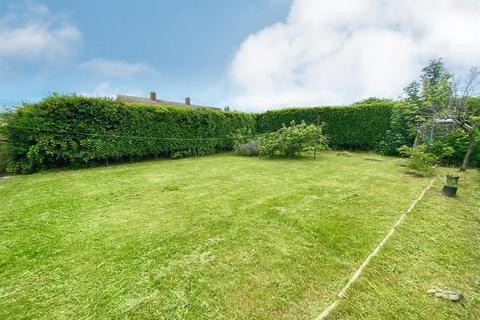 8 Broadwaters Road, Lowestoft, NR33 9HT