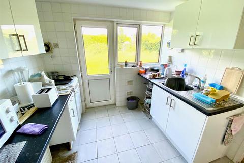 8 Broadwaters Road, Lowestoft, NR33 9HT