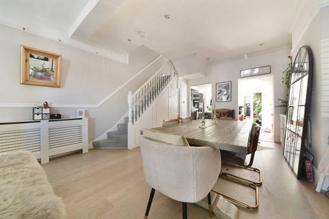 3 bedroom house to rent, Burntwood Lane, SW17