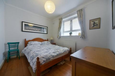 2 bedroom flat to rent, Hardy House, SW4